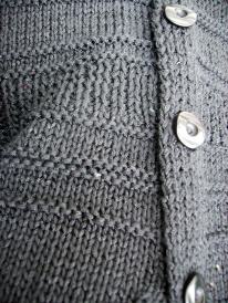 Klassische Jacke mit rechts-links-Muster aus vielen Garnqualitäten nachzuarbeiten.